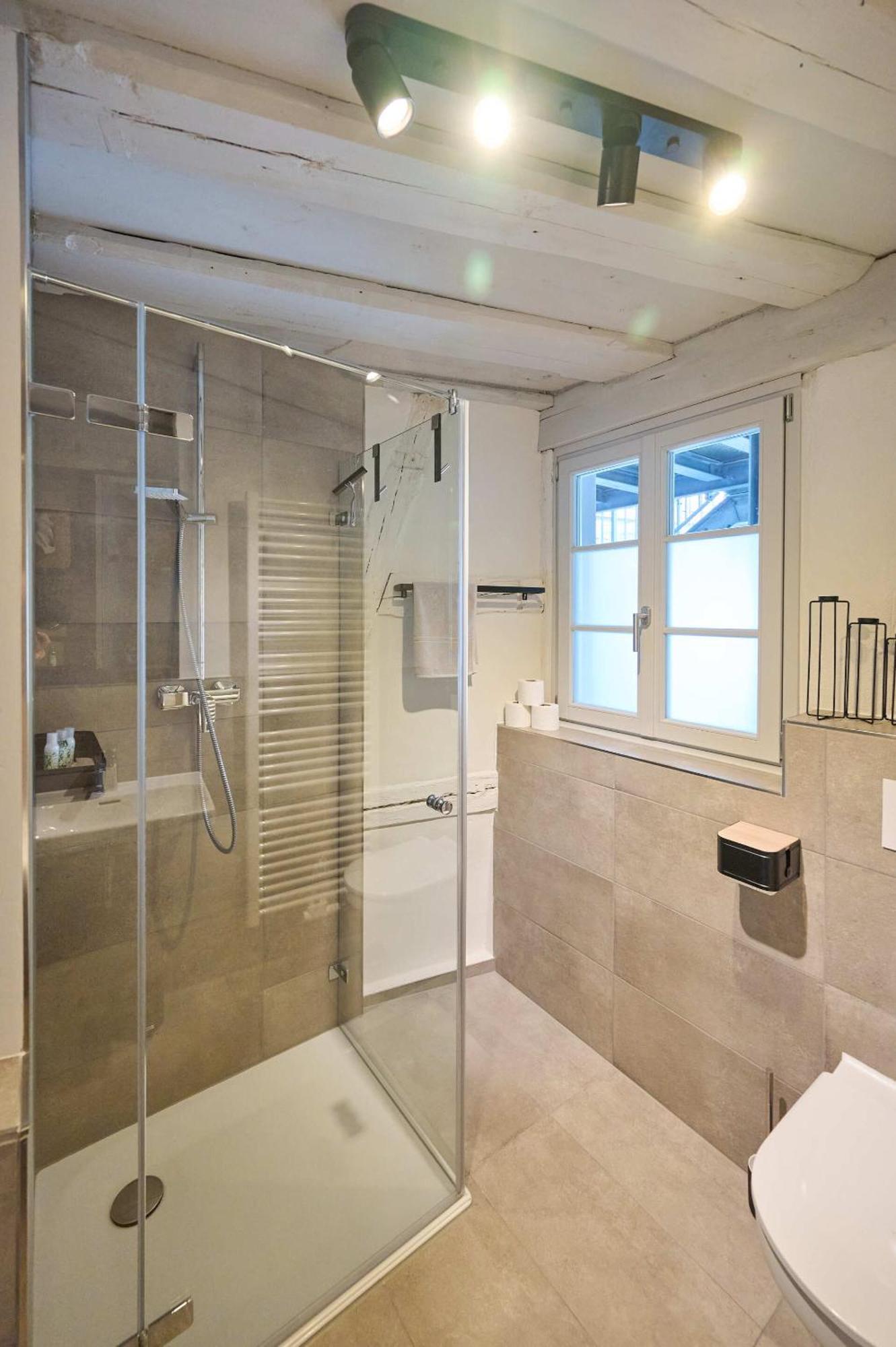 Apartment Cozy # Frisch Renoviertes Fachwerk # 100qm # Modern # Balkon # Netflix